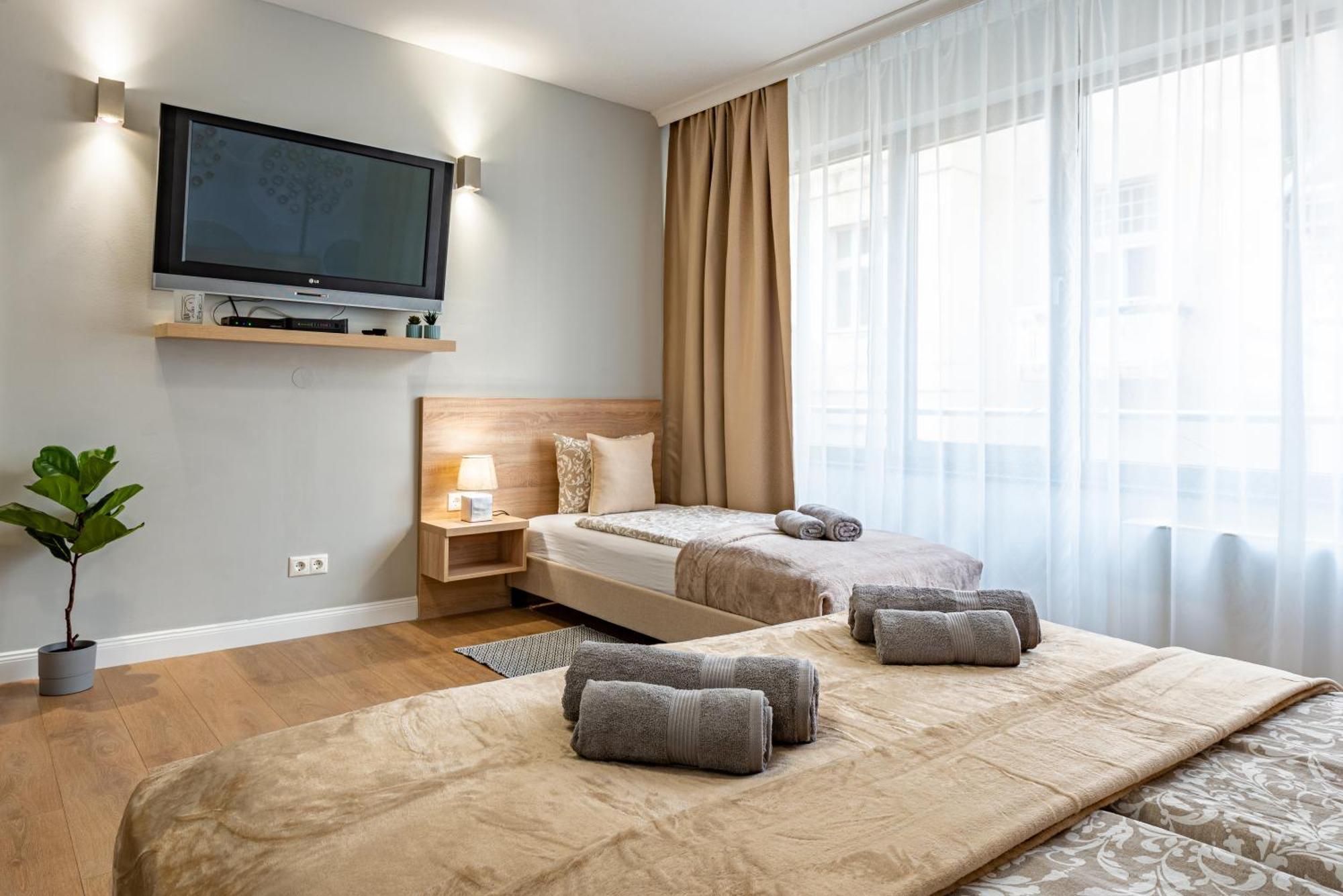 Budapest Holidays Apartments & Spa Luaran gambar