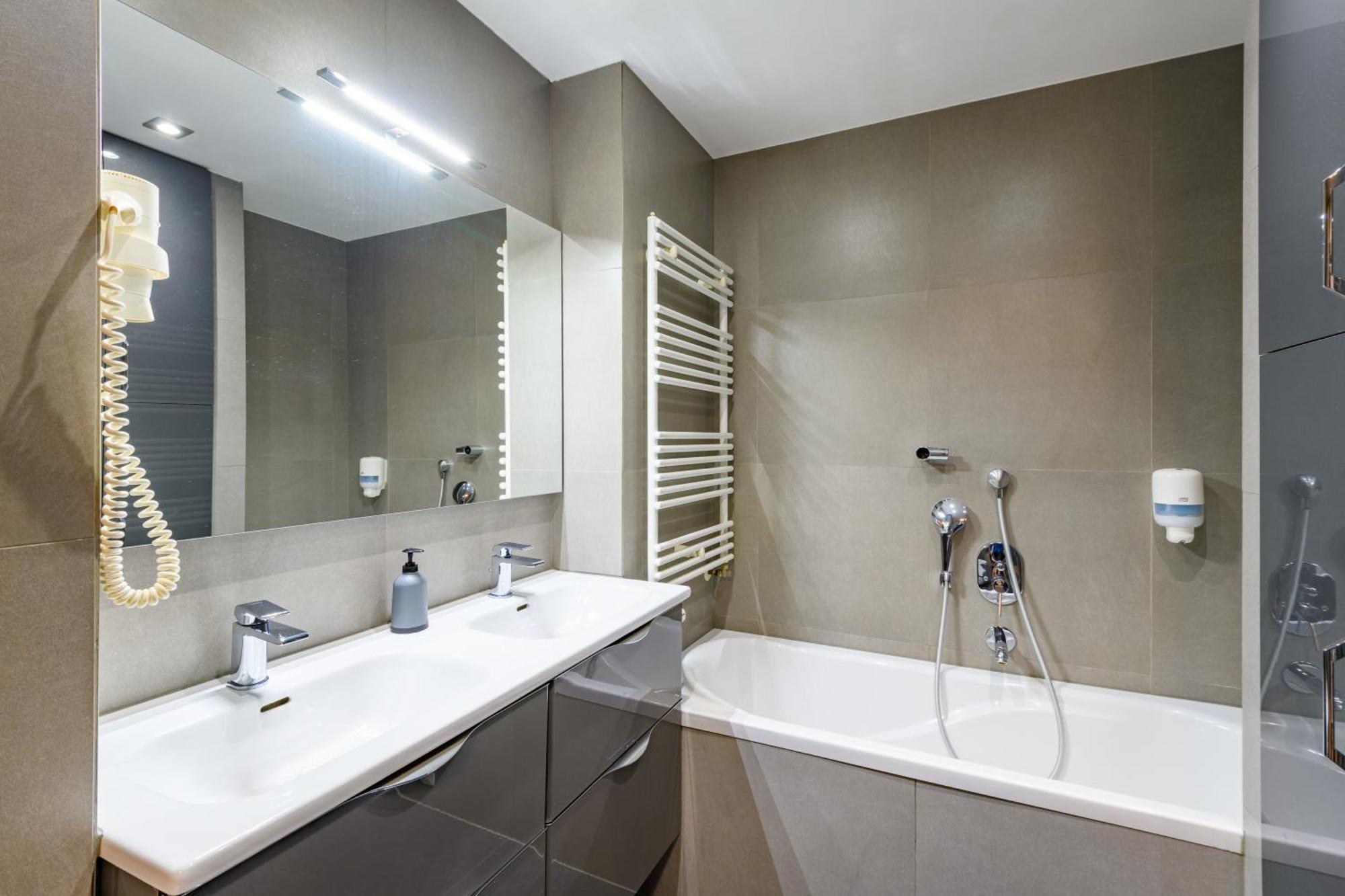 Budapest Holidays Apartments & Spa Luaran gambar